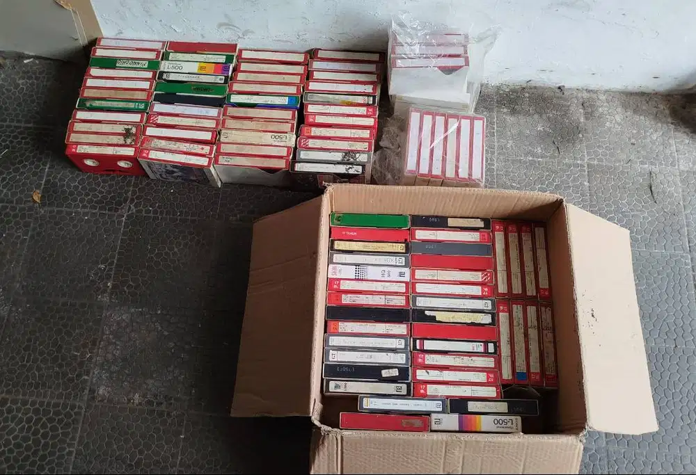Borongan kaset video lawas VHS