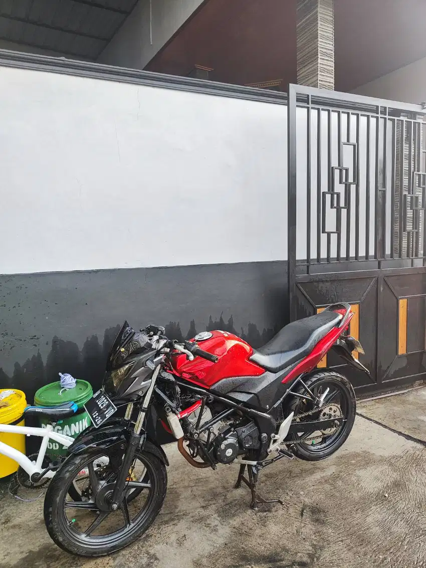 Di jual cepat BU CB 150r 2014