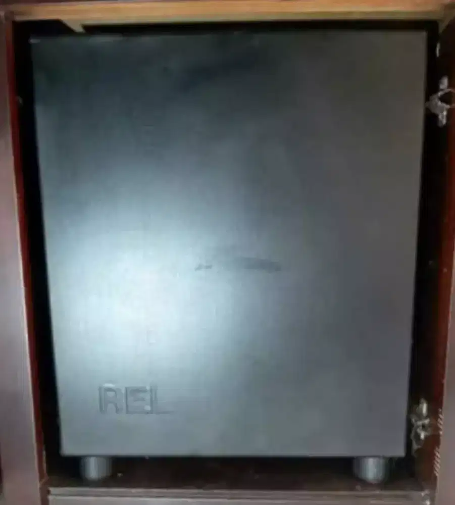 Subwoofer REL
original made in UNITED KINGDOM
