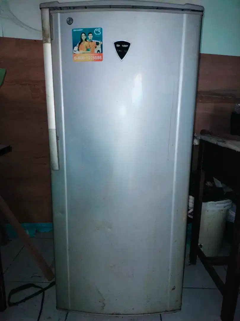 DIJUAL! FREEZER SHARP 6 RAK - MASIH DINGIN