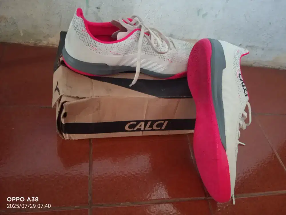 Preloved Sepatu Futsal, Helmet