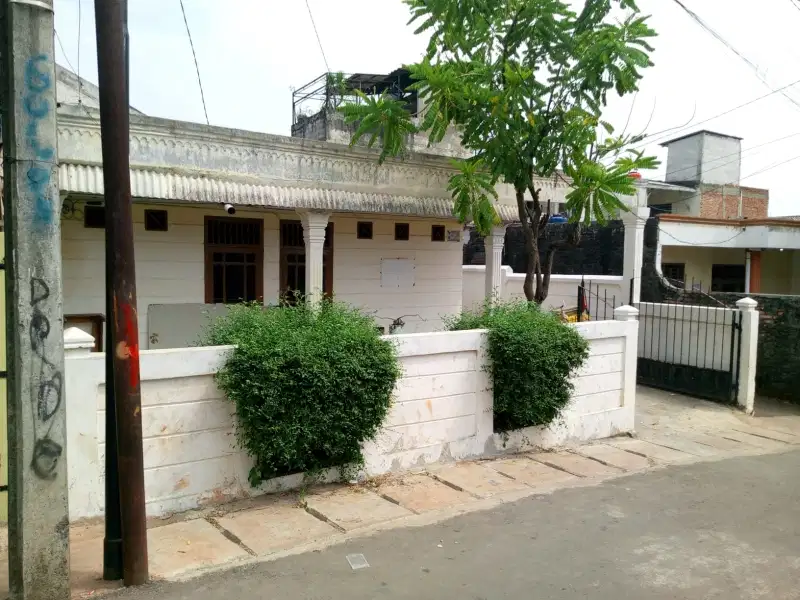 Rumah siap huni second 4kt 2km masuk mobil SHM Murah jakarta