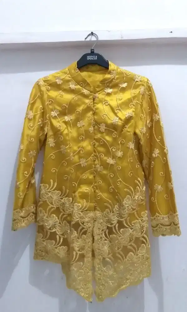 Kebaya Warna Gold