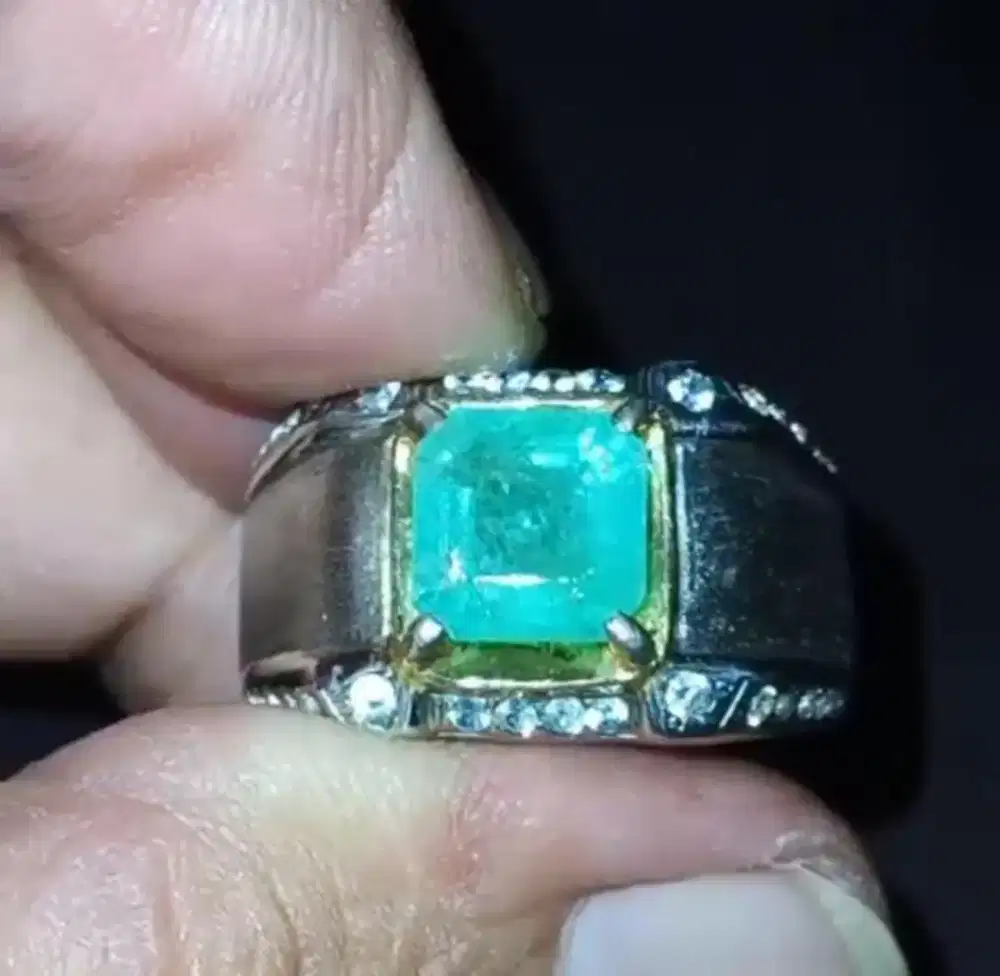 Batu permata natural Jamrud Colombia  perak