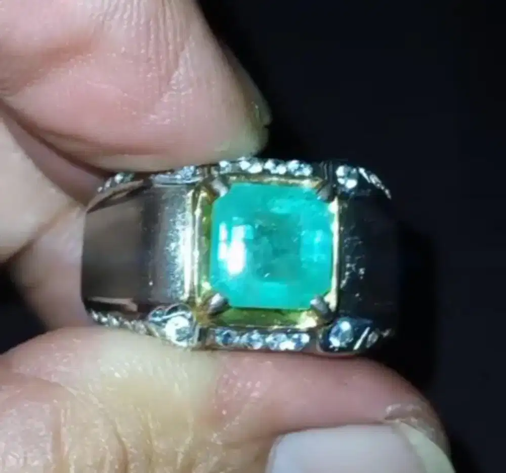 Emerald Beryl Colombia Ring Perak Bos