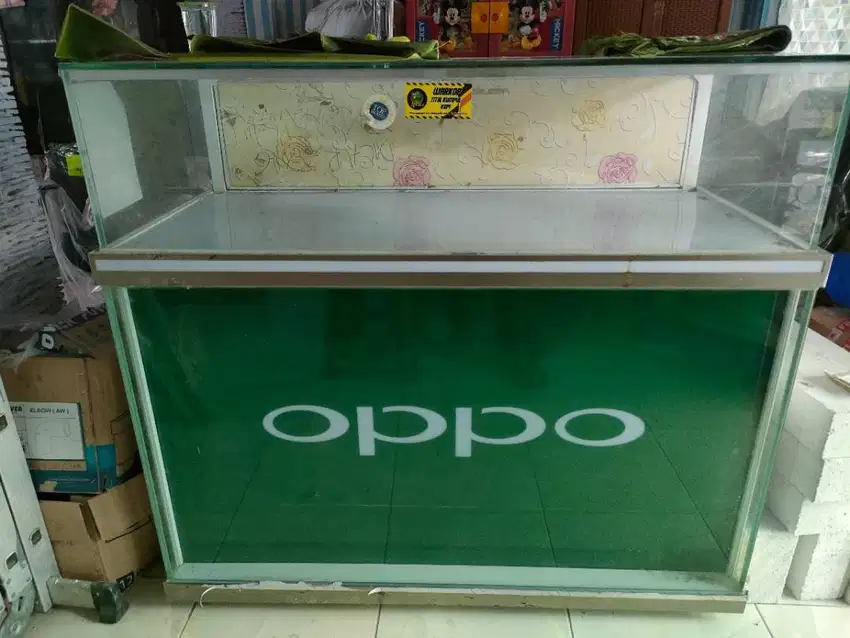 Etalase OPPO Dijual Cepat Murah Nego