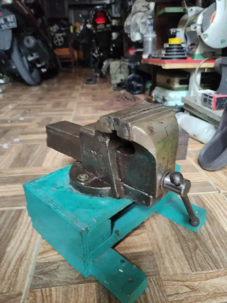 Ragum tua ukuran 4 inch original mantap