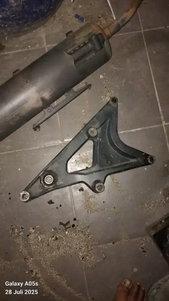 Jual velg belakang plus ban,arm dan knalpot vario 150 led