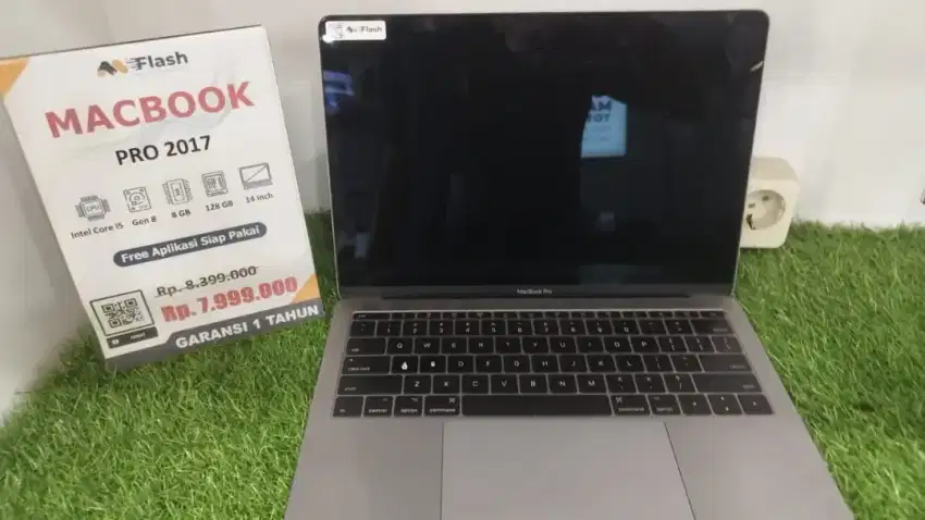 Macbook Pro 2017 second garansi 1 Th