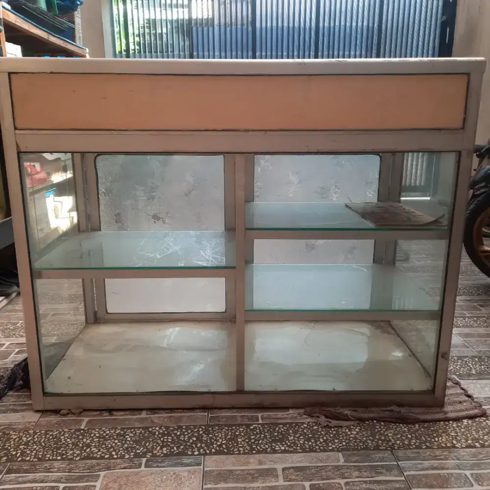 Etalase Kaca 2 Pintu dan 2 Sliding Door Ukuran 100x44x80 Nego
