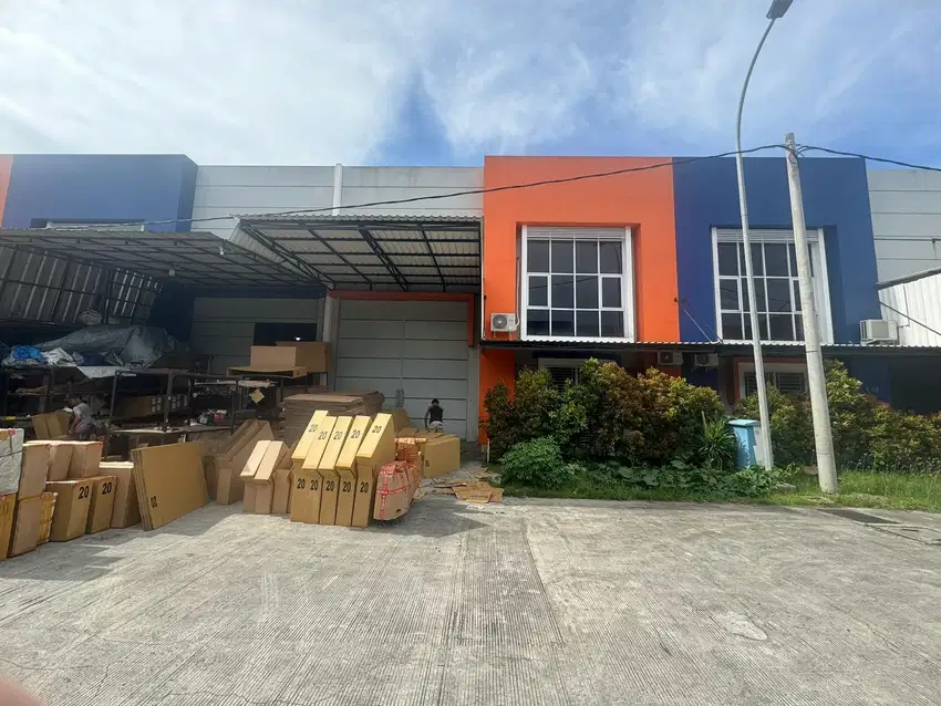 Dijual Gudang Full Renov di Sunrise Bizpark Pasar Kemis