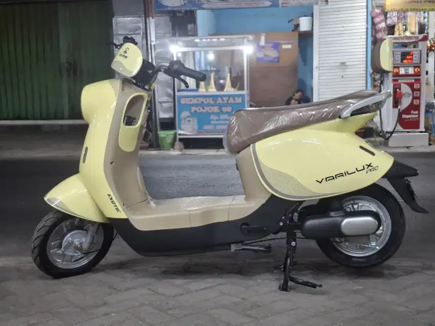 PROMO AKHIR BULAN SEPEDA LISTRIK MODEL VESPA VARILUX PRO DISKO 1JUTA