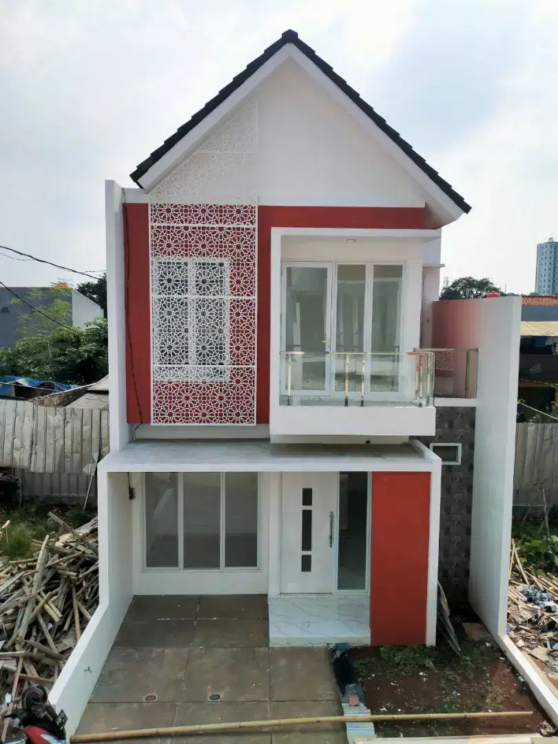 Rumah 3 lantai dengan rooftop dekat stasiun LRT jatibening bekasi