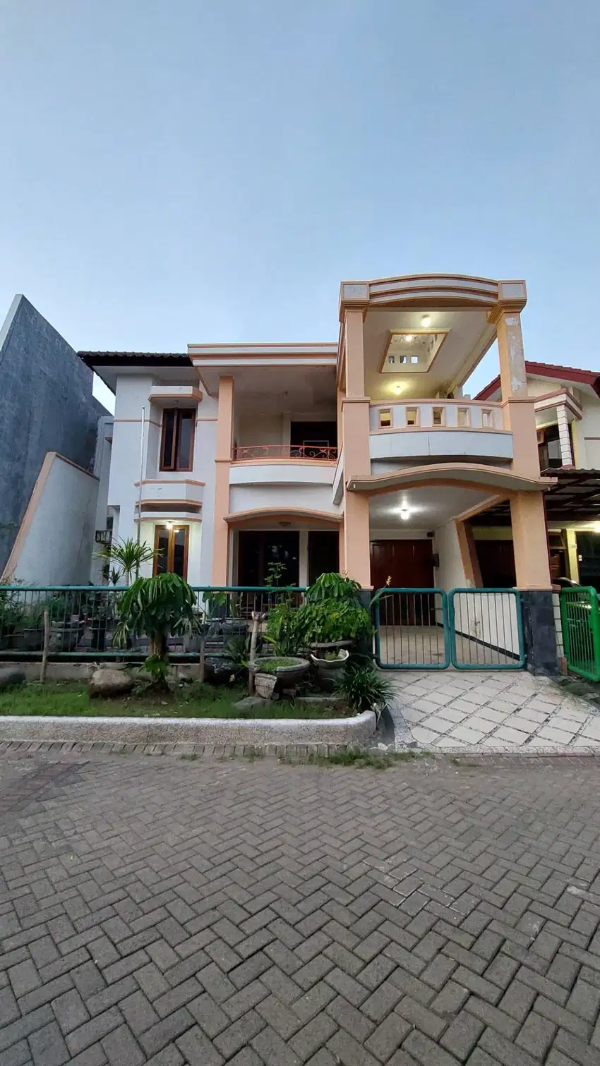 DI JUAL RUMAH DHARMAHUSADA SURABAYA