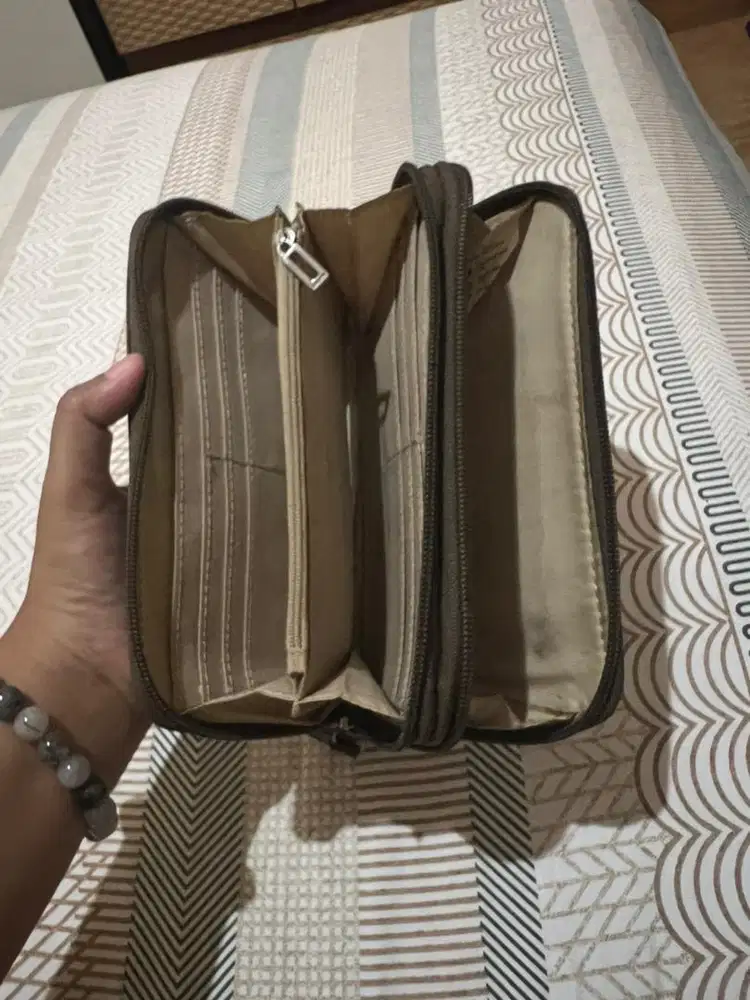 Guess Dompet second pemakaian pribadi