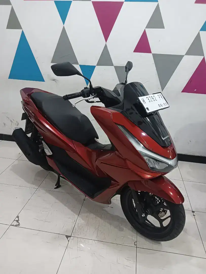 Honda PCX merah gloosi 2025