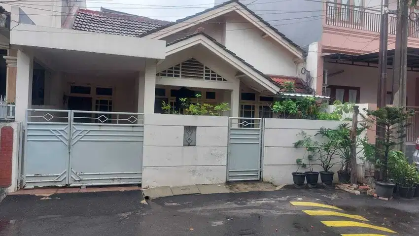 Dijual Rumah Strategis di Taman Galaxy, Bekasi