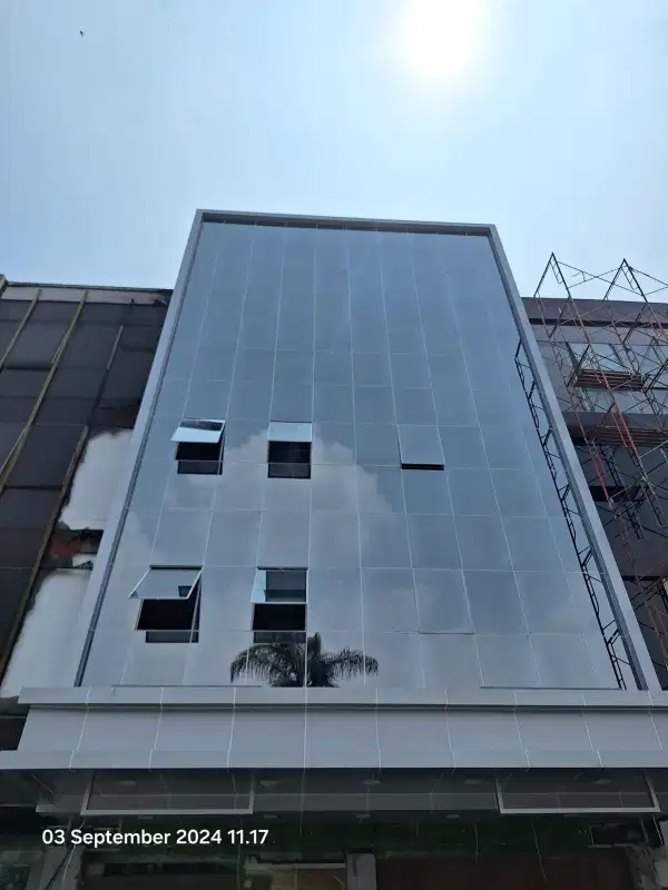Ruko gandeng 5 lantai bagus   siap pakai PIK 1
