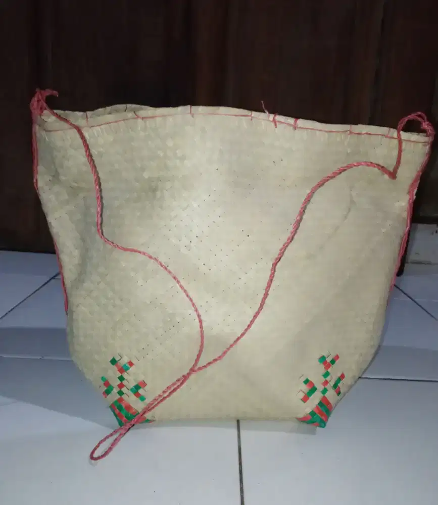 Tas Anyaman Cakep