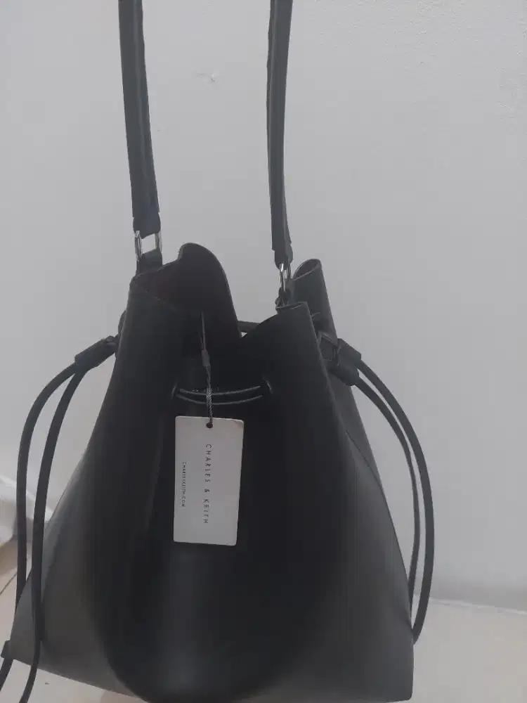 Jual tas charles and keith