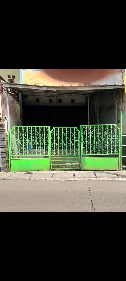 Disewakan rumah cocok untuk  Tempat usaha
