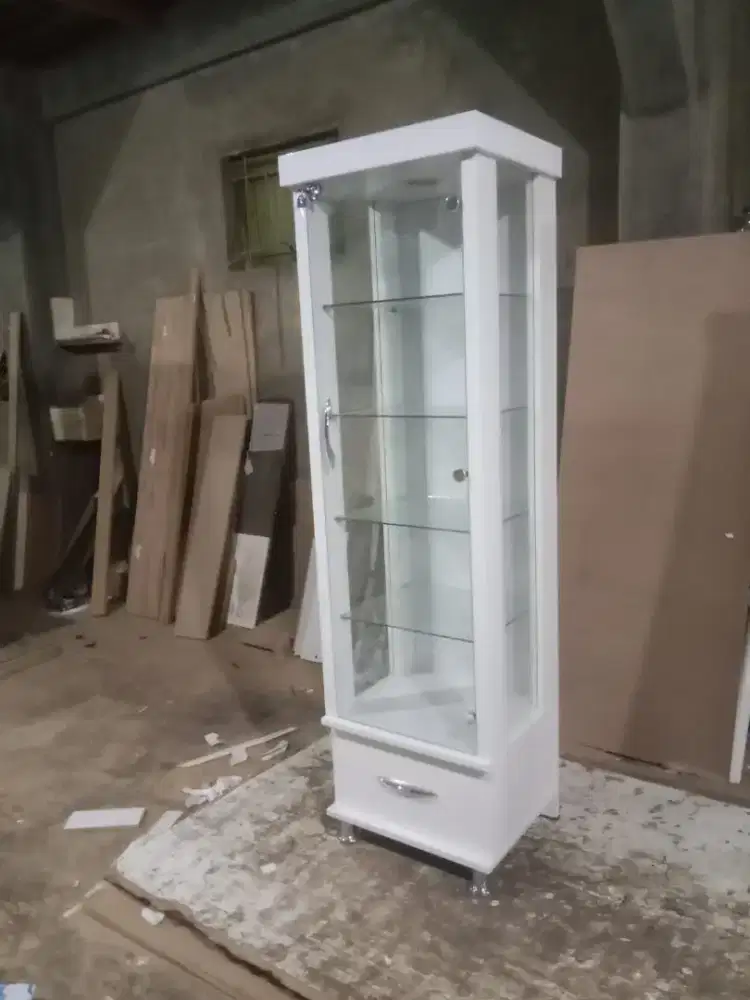 Lemari hias pajangan pintu 1