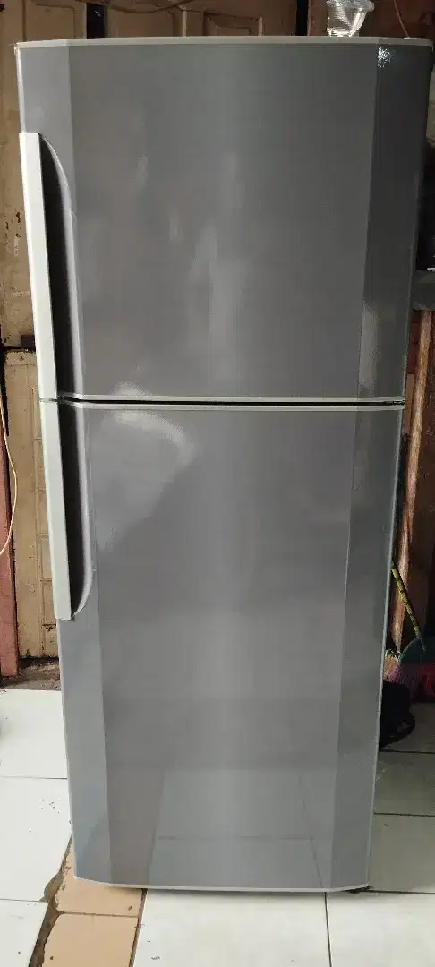 Kulkas 2 pintu merk HITACHI