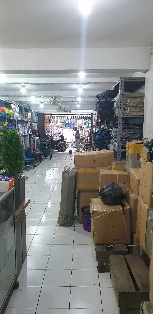 Ruko di pusat niaga Pasar Pagi Asemka
