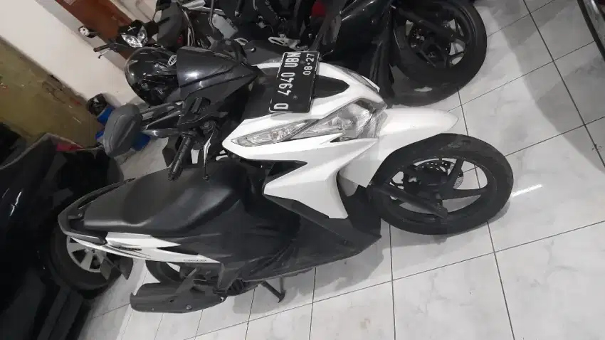Honda Vario 125 putih (bisa tuker tambah)