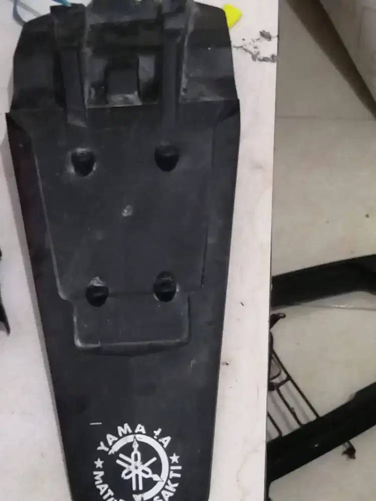 selebor belakang- yamaha bixon