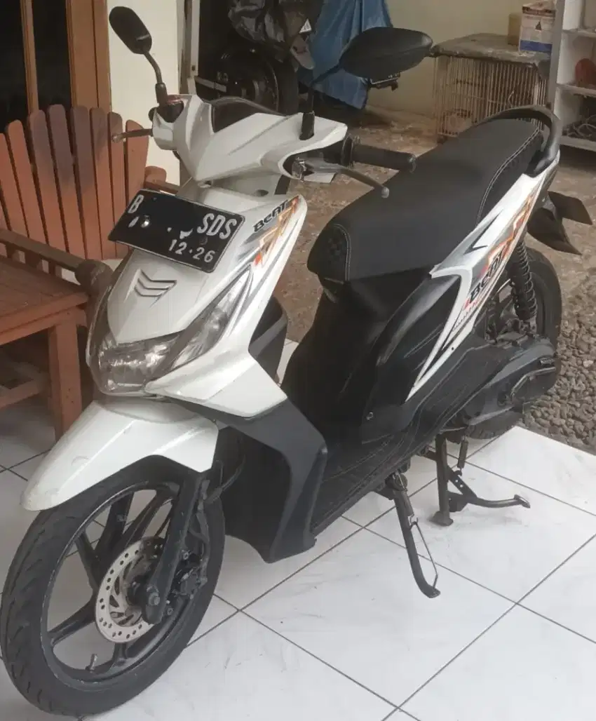 Honda Beat Karbu 110cc warna Hitam tahun 2012