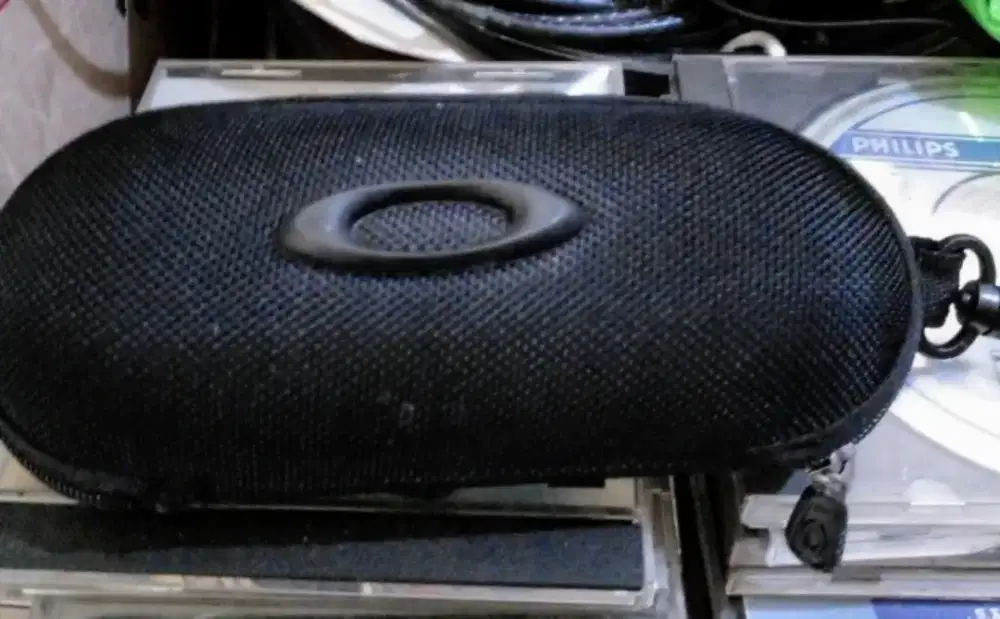 Tempat kaca mata Oakley