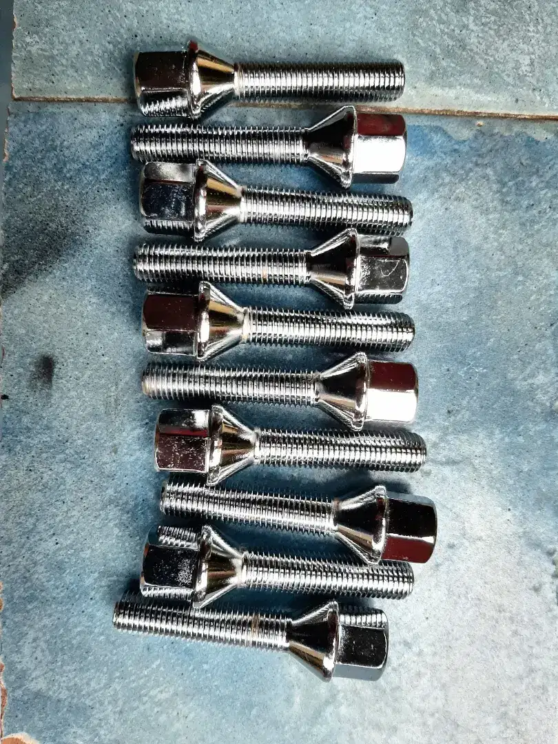 Baut roda BMW atau MERCEDES BENZ 
Kondisi BARU dan BEKAS.