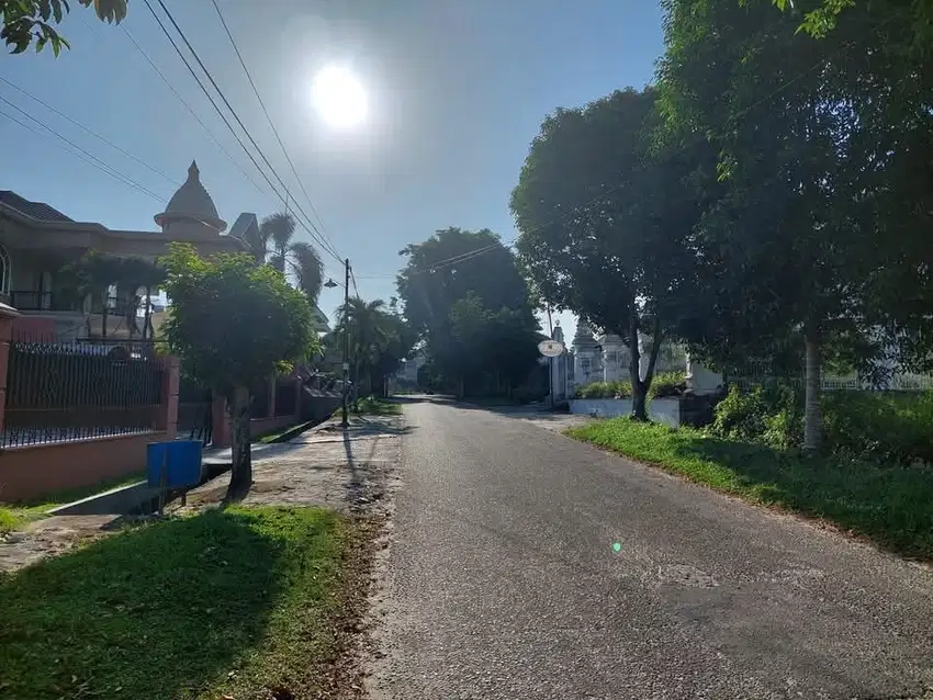 Tanah bersempadan dgn komplek Pemda