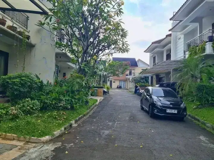 Rumah mewah dgn Kolam Renang Pribadi. Hunian yg nyaman dan Strategis