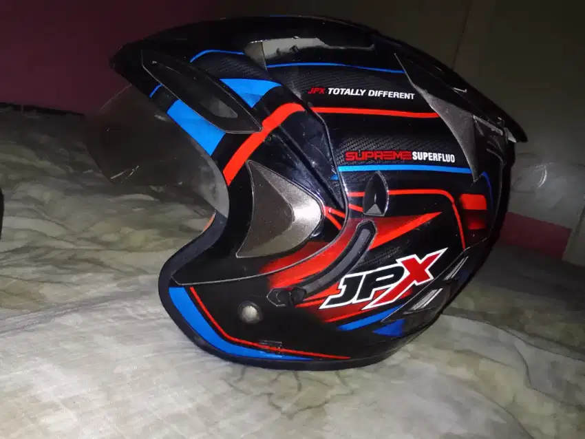 Yang lagi butuh helm murah meriah nih