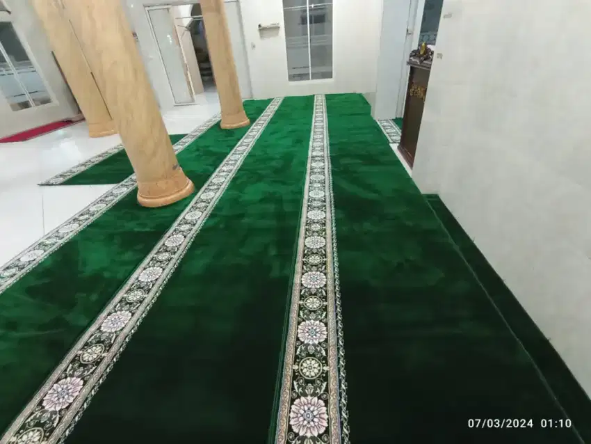 Karpet masjid tebal