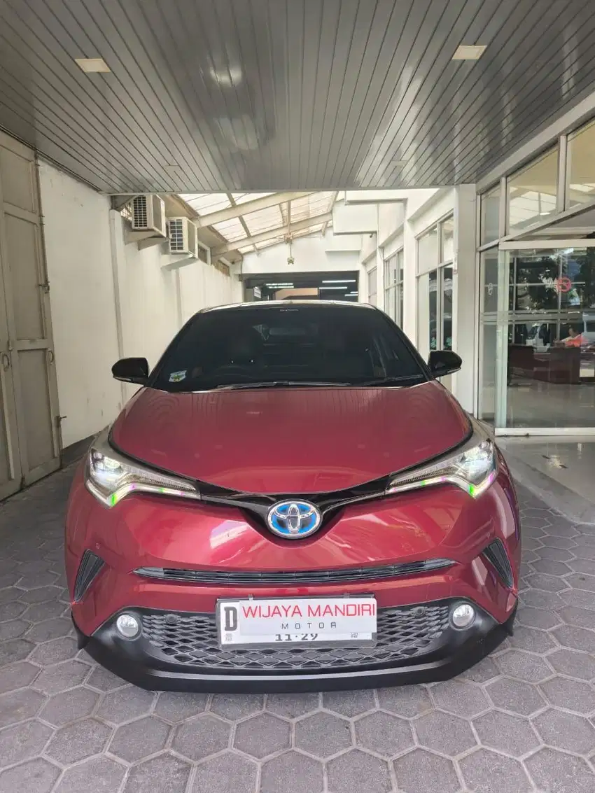 TOYOTA C-HR 1.8 HYBRID A/T 2019