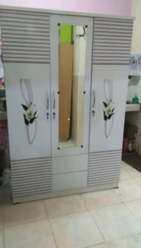 Lemari Pakaian 3 Pintu NAD LP3KL / LP3KM -2L Tulip