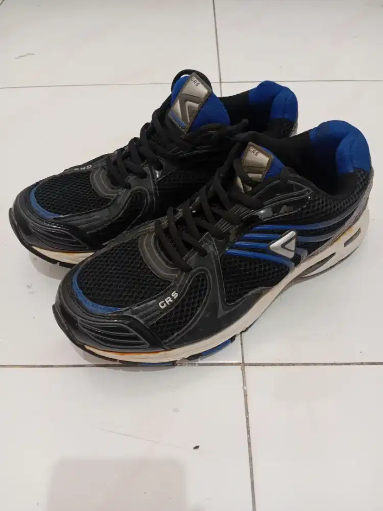 Sepatu merk Gibor ukuran 40