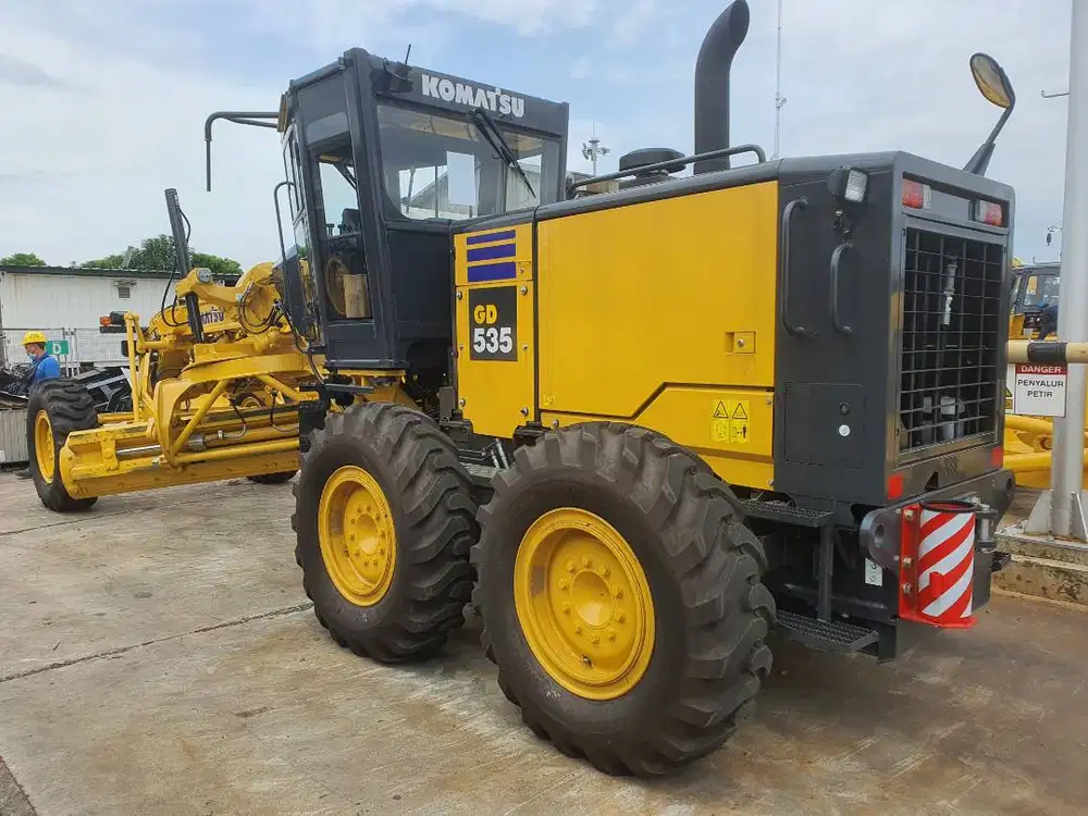 GRADER GD 535 KONDISI BARU.