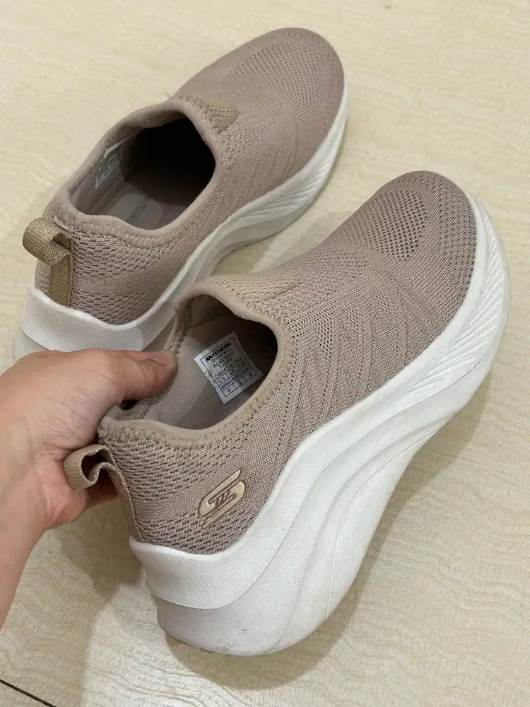 Dijual Sepatu Skechers Bobs Wedges Tinggi 7cm - Size 36 (LIKE NEW )