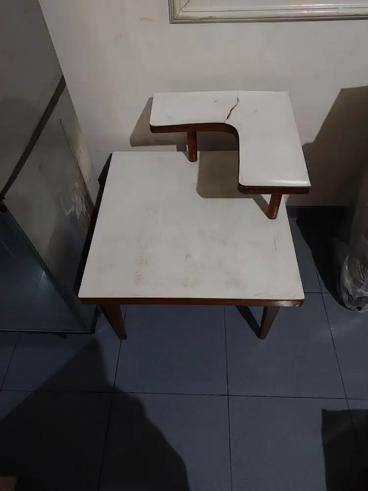 Meja Kecil Putih Bekas