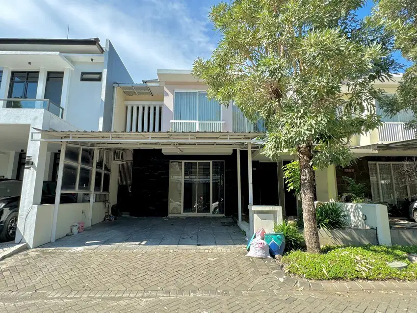 Rumah Sewa 2 Lantai Royal Residence Wiyunga