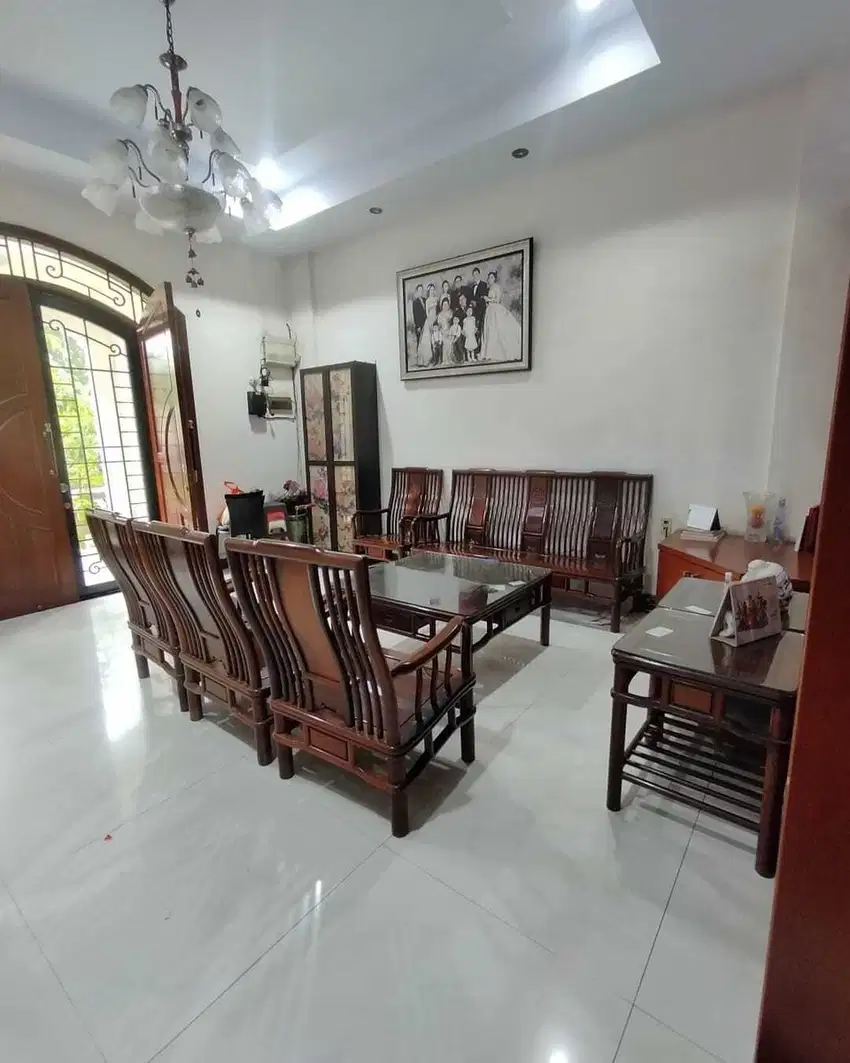 VILLA THE CROWN JL. S.PARMAN