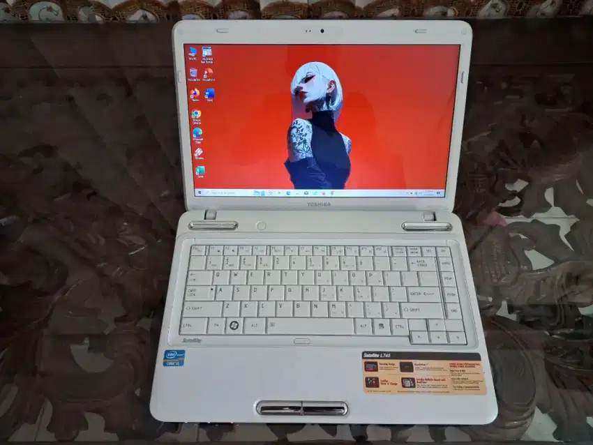 Laptop toshiba i5-2410m, ram 4gb, hdd 640gb, win 10 siap pakai