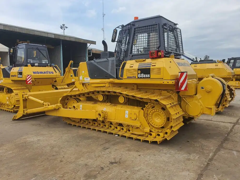 BULLDOZER - DOZER KOMATSU D68ESS 12