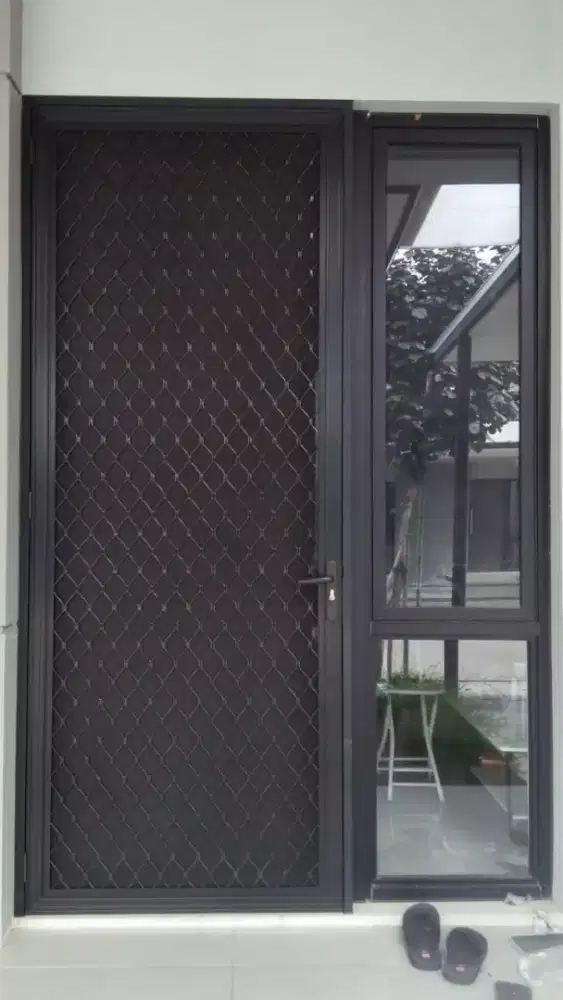 Pintu anti nyamuk