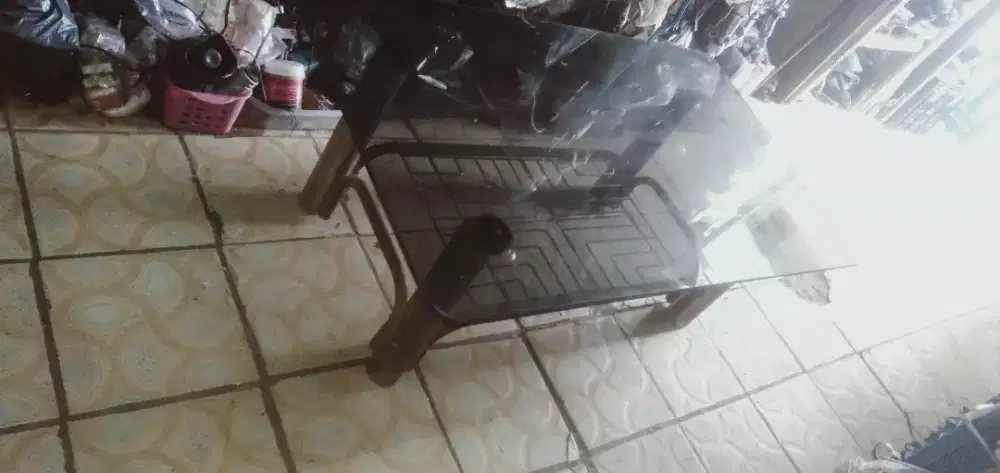 Meja besi lawas kaca tebal 1cm kond bgs MLS mgkn ada yg tertarik
