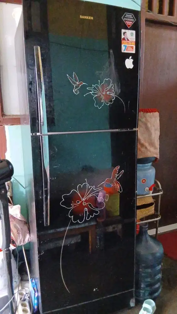 DI JUAL KULKAS 2 PINTU SANKEN
